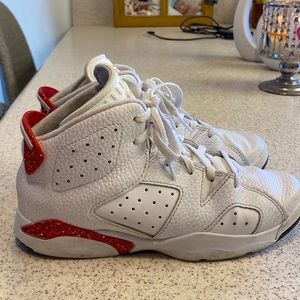Used Jordan 6 University Red/White. Kids 2.5Y.